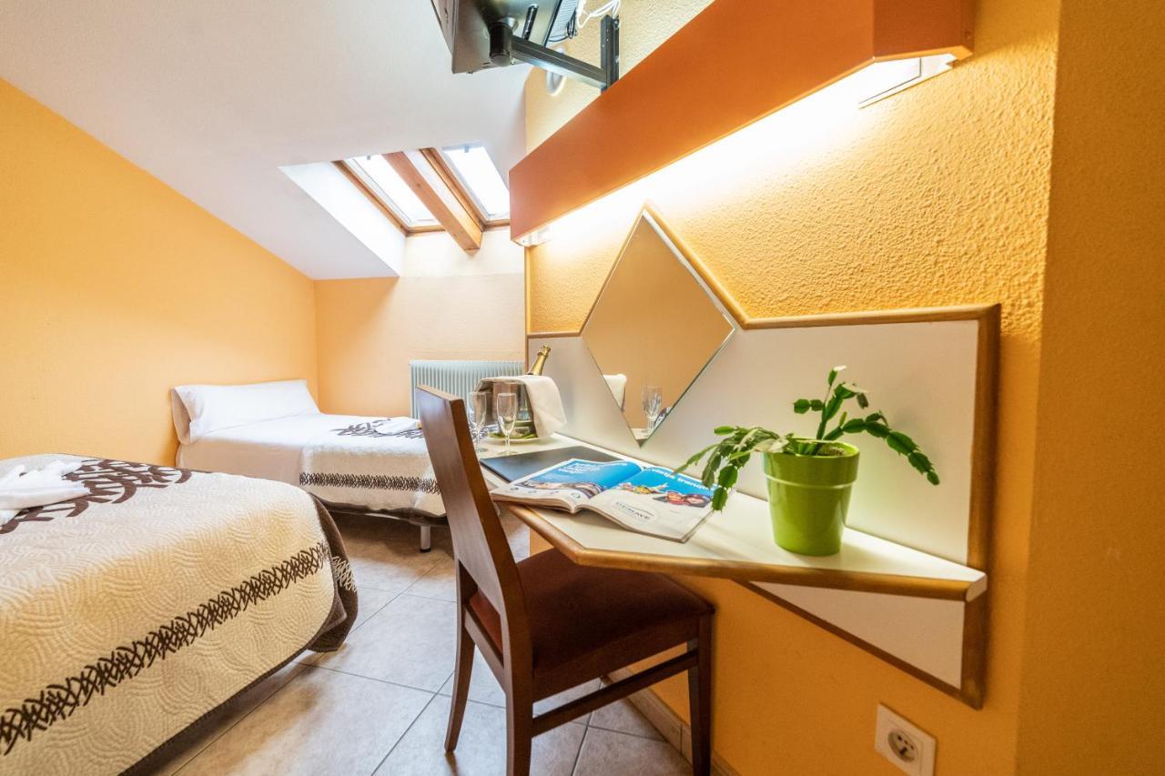 Hotel Les Terres LʼAldosa Extérieur photo