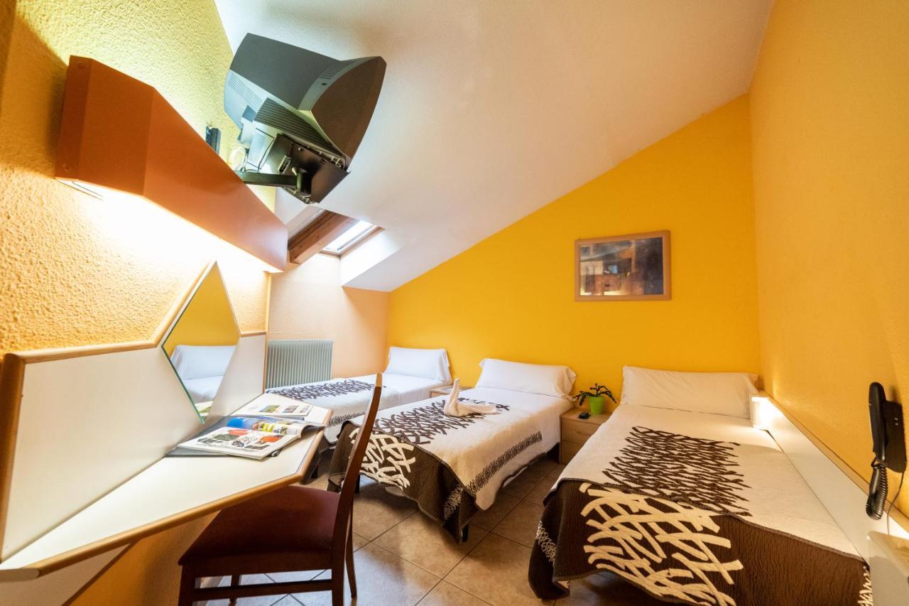 Hotel Les Terres LʼAldosa Extérieur photo
