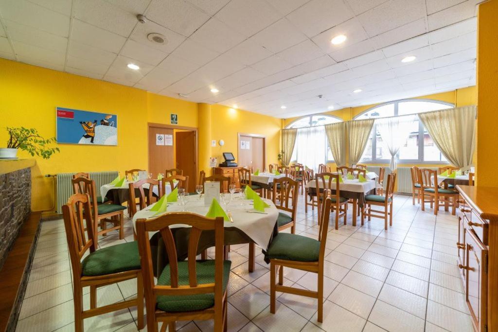 Hotel Les Terres LʼAldosa Extérieur photo
