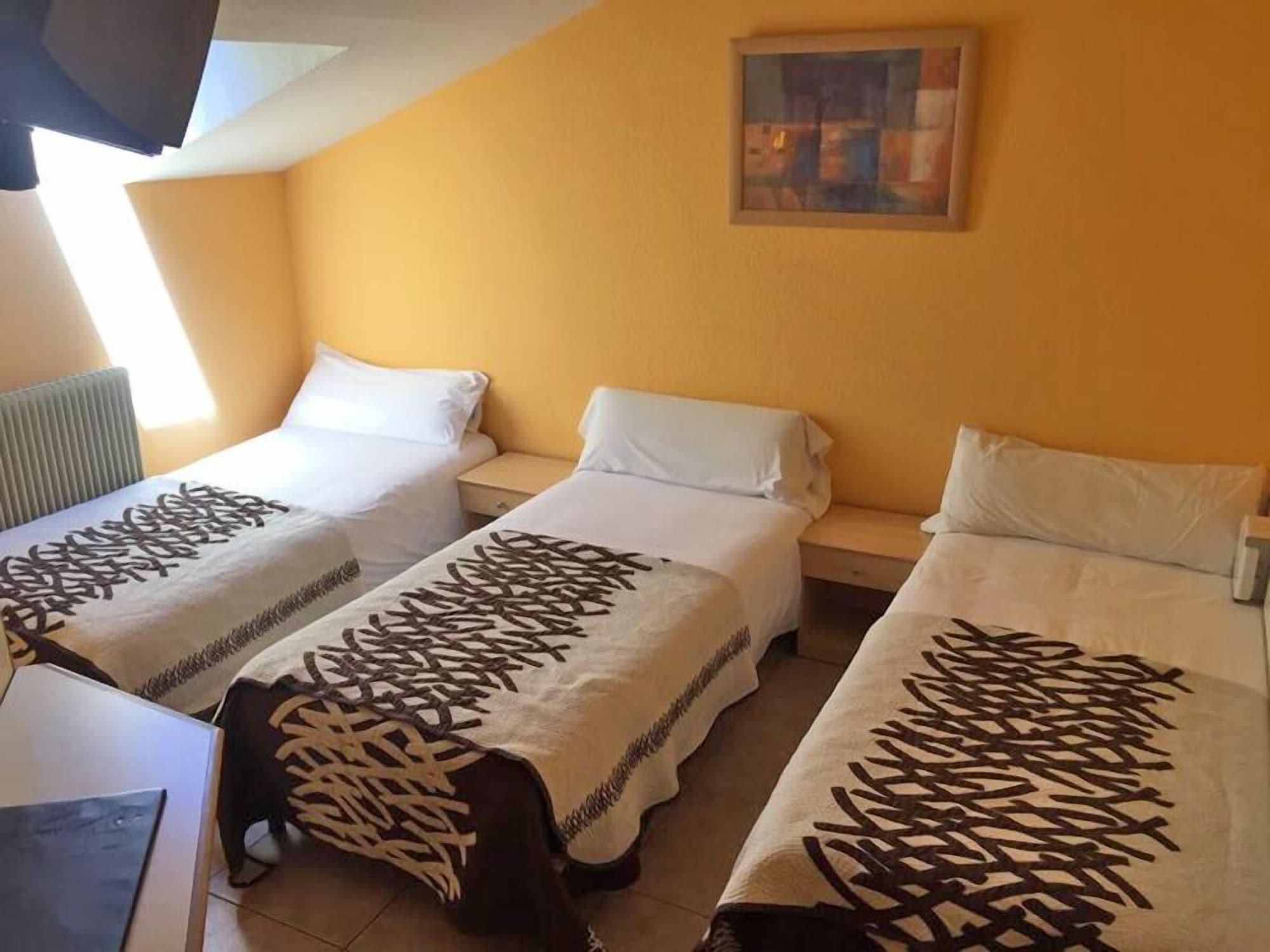 Hotel Les Terres LʼAldosa Extérieur photo